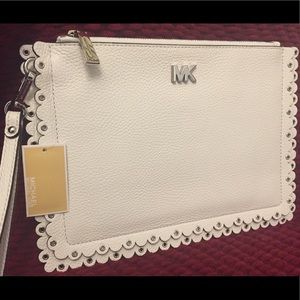 🌺Michael Kors - wristlet